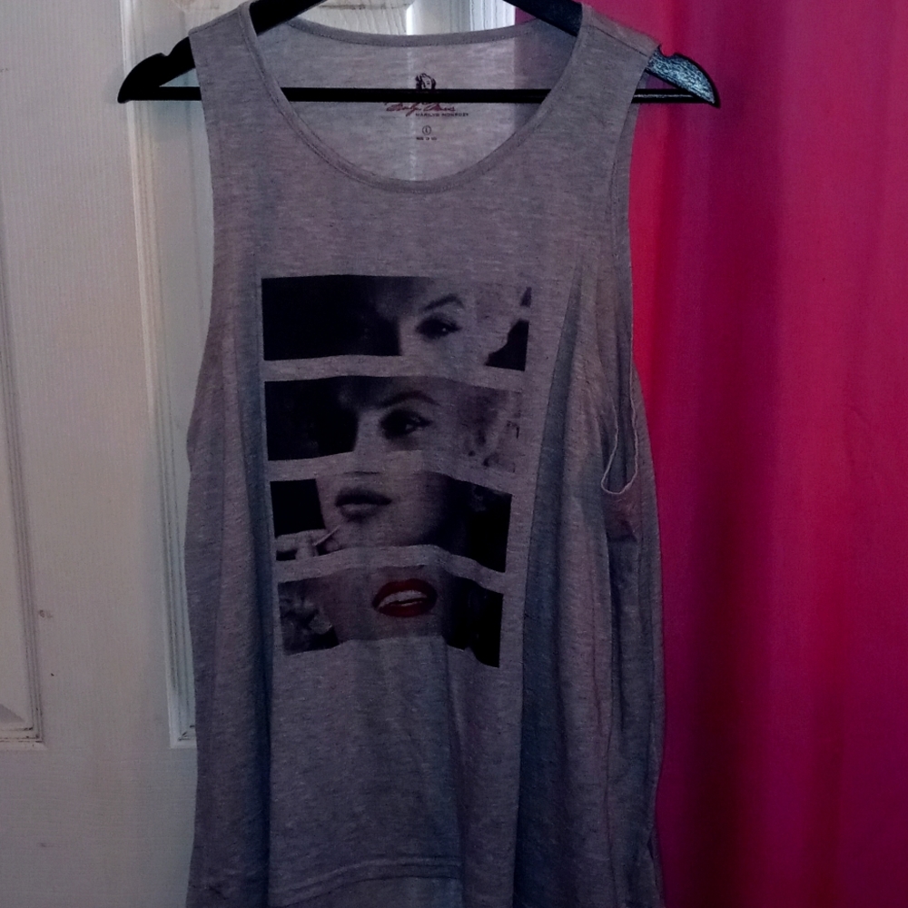 Marilyn Monroe A-style sleeveless tee.